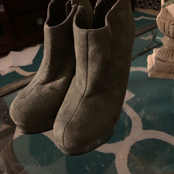 Shoes - Picture 4 of 5